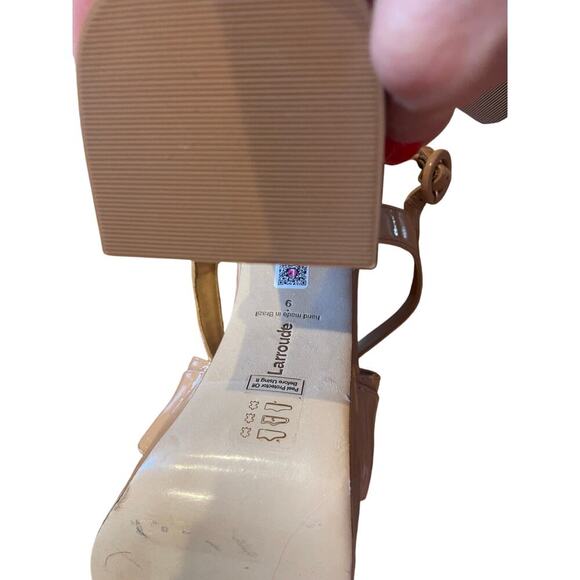 Larroude Bee Platform Sandel in beige patent leather size 9 - Picture 13 of 16